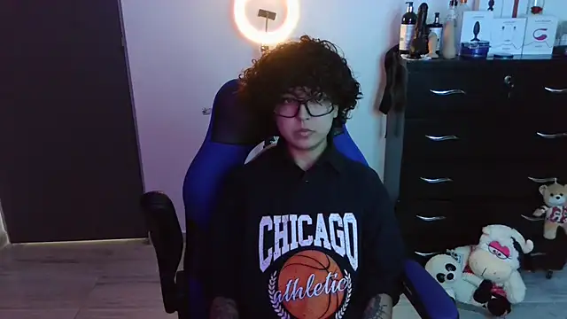 Snapshot of thomascooper7 chatting on October 28, 2025, 6:29 pm thomascooper7 online show from October 28, 2025, 6:29 pm