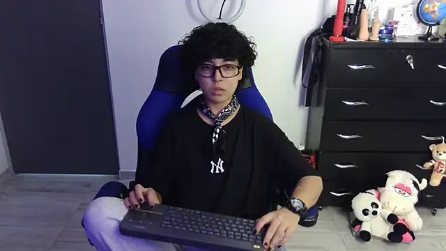 Snapshot of thomascooper7 chatting on April 8, 2026, 8:21 pm thomascooper7 online show from April 8, 2026, 8:21 pm