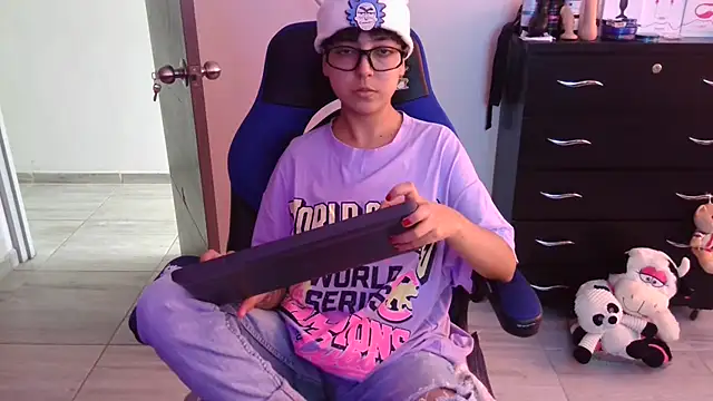 thomascooper7 online show from December 20, 2025, 6:55 pm