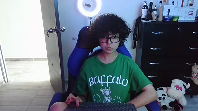 Snapshot of thomascooper7 chatting on October 17, 2025, 7:04 pm thomascooper7 online show from October 17, 2025, 7:04 pm