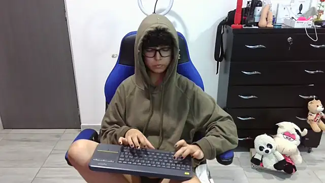 Snapshot of thomascooper7 chatting on March 24, 2026, 11:27 pm thomascooper7 online show from March 24, 2026, 11:27 pm