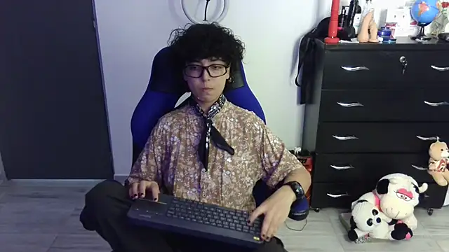 Snapshot of thomascooper7 chatting on April 12, 2026, 8:34 pm thomascooper7 online show from April 12, 2026, 8:34 pm