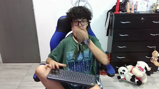 Snapshot of thomascooper7 chatting on March 10, 2026, 12:47 am thomascooper7 online show from March 10, 2026, 12:47 am