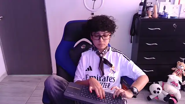 Snapshot of thomascooper7 chatting on February 17, 2026, 6:49 pm thomascooper7 online show from February 17, 2026, 6:49 pm