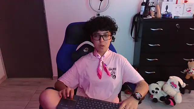 Snapshot of thomascooper7 chatting on February 4, 2026, 8:37 pm thomascooper7 online show from February 4, 2026, 8:37 pm