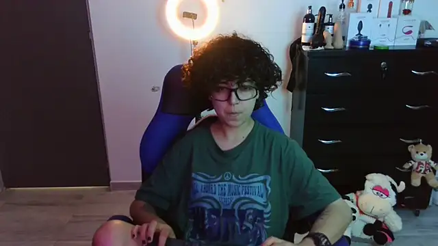 Snapshot of thomascooper7 chatting on October 23, 2025, 7:23 pm thomascooper7 online show from October 23, 2025, 7:23 pm