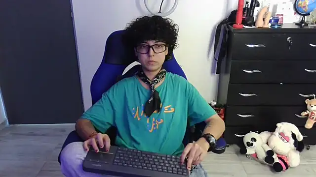 Snapshot of thomascooper7 chatting on April 7, 2026, 6:43 pm thomascooper7 online show from April 7, 2026, 6:43 pm