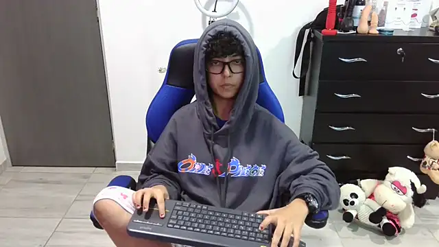 Snapshot of thomascooper7 chatting on March 13, 2026, 2:05 am thomascooper7 online show from March 13, 2026, 2:05 am