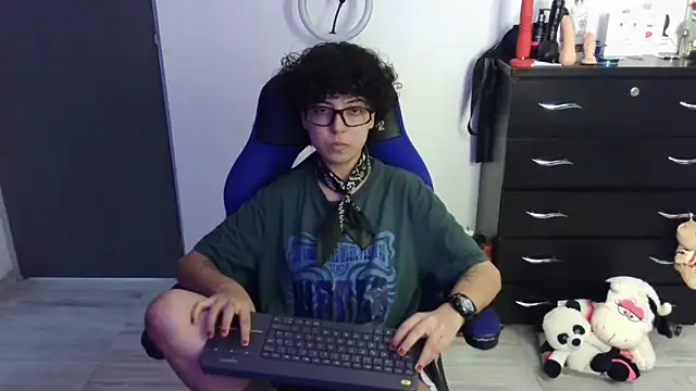 Snapshot of thomascooper7 chatting on April 1, 2026, 6:38 pm thomascooper7 online show from April 1, 2026, 6:38 pm