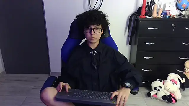 Snapshot of thomascooper7 chatting on April 6, 2026, 10:33 pm thomascooper7 online show from April 6, 2026, 10:33 pm