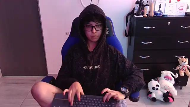 Snapshot of thomascooper7 chatting on January 18, 2026, 7:17 pm thomascooper7 online show from January 18, 2026, 7:17 pm