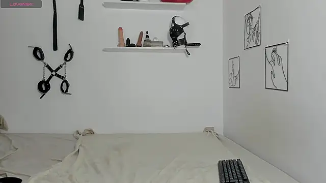 Snapshot of Sabrina_Rosse__ chatting on October 17, 2025, 12:07 pm Sabrina Rosse online show from October 17, 2025, 12:07 pm