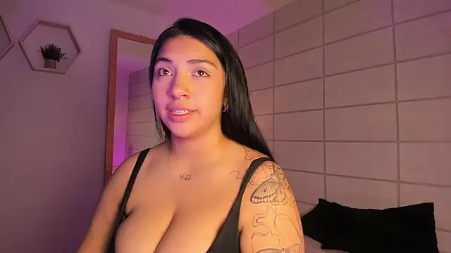 Snapshot of Christine_Laam chatting on May 27, 2026, 12:01 pm Christine Laam online show from May 27, 2026, 12:01 pm