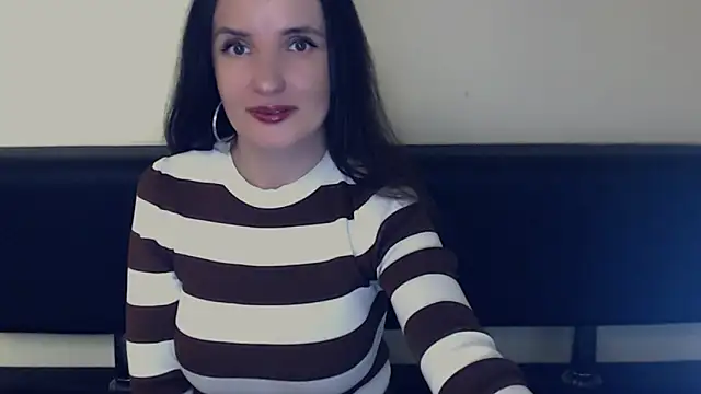 LaimaV  online show from May 17, 2026, 4:29 pm