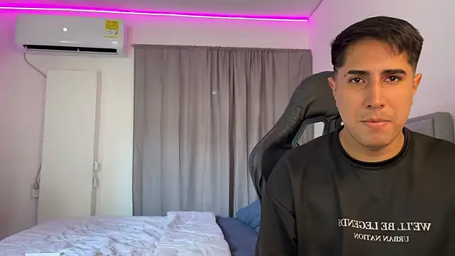 Snapshot of dereckbrownn chatting on January 30, 2025, 8:53 pm dereckbrownn online show from January 30, 2025, 8:53 pm