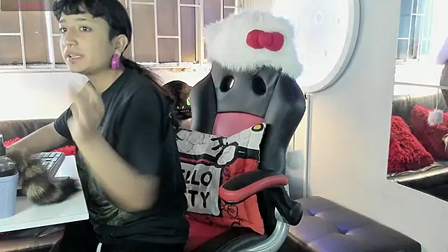 Snapshot of meow_mota chatting on November 21, 2025, 1:21 pm meow mota online show from November 21, 2025, 1:21 pm