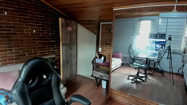 Snapshot of meow_mota chatting on November 26, 2025, 8:09 pm meow mota online show from November 26, 2025, 8:09 pm