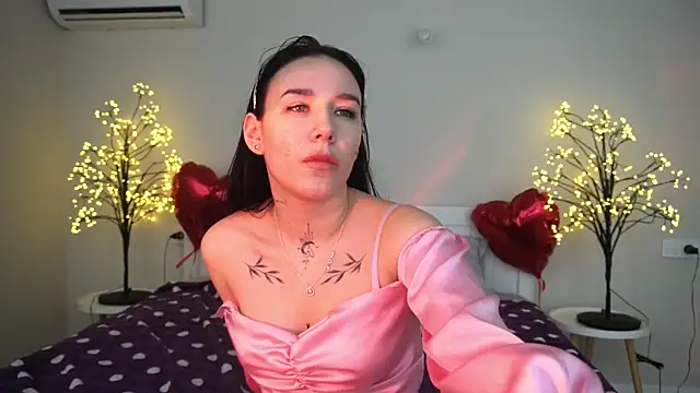 Snapshot of NikkiGoldSide chatting on March 8, 2025, 7:09 pm NikkiGoldSide online show from March 8, 2025, 7:09 pm