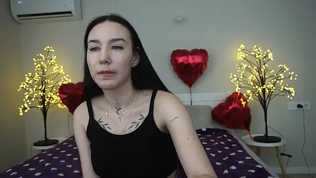 Snapshot of NikkiGoldSide chatting on March 3, 2025, 7:49 pm NikkiGoldSide online show from March 3, 2025, 7:49 pm
