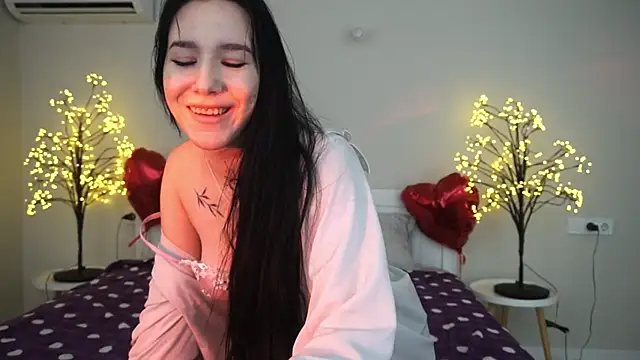 Snapshot of NikkiGoldSide chatting on March 8, 2025, 1:03 pm NikkiGoldSide online show from March 8, 2025, 1:03 pm