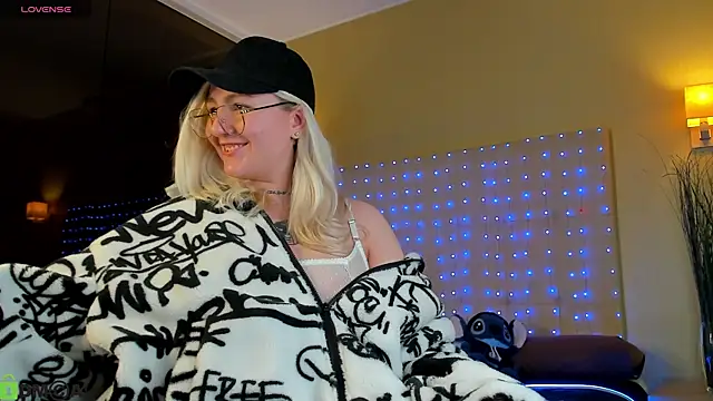 Snapshot of Debbie_Taylor chatting on April 18, 2026, 7:07 pm Debbie Taylor online show from April 18, 2026, 7:07 pm