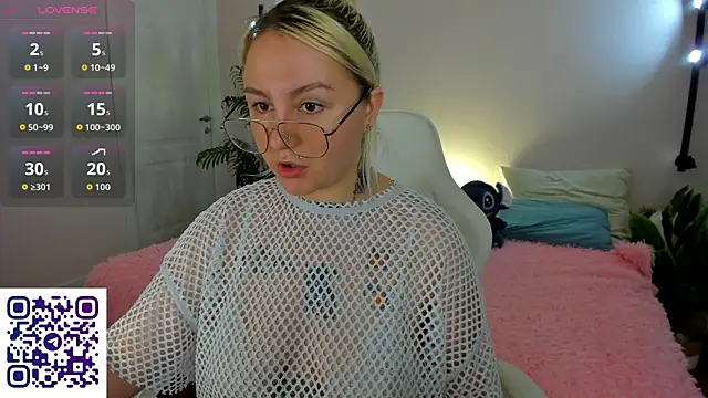 Snapshot of Debbie_Taylor chatting on May 6, 2026, 5:17 pm Debbie Taylor online show from May 6, 2026, 5:17 pm