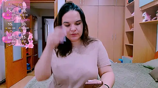 Snapshot of Ella-Diamond chatting on September 15, 2025, 5:52 am Ella-Diamond online show from September 15, 2025, 5:52 am