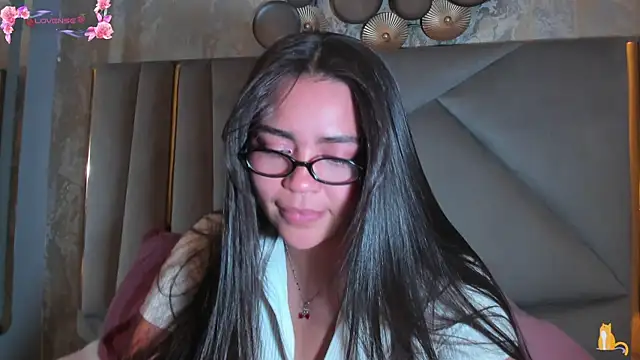 KimDevinne online show from July 12, 2026, 2:56 am