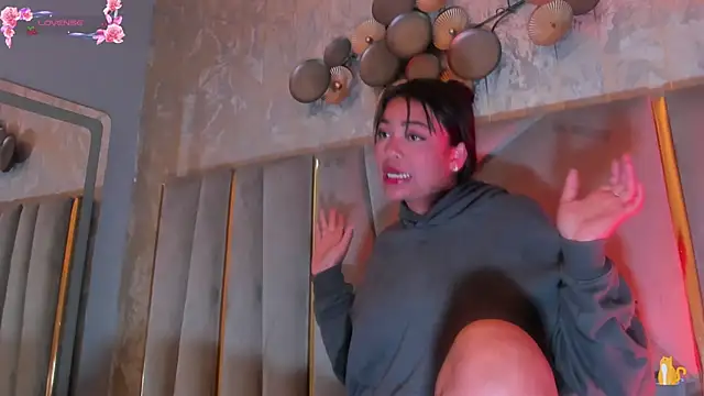 KimDevinne online show from February 19, 2026, 3:03 am