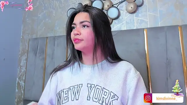 KimDevinne online show from November 29, 2025, 3:06 am