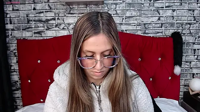 lolalove tatto online show from October 7, 2025, 1:01 pm