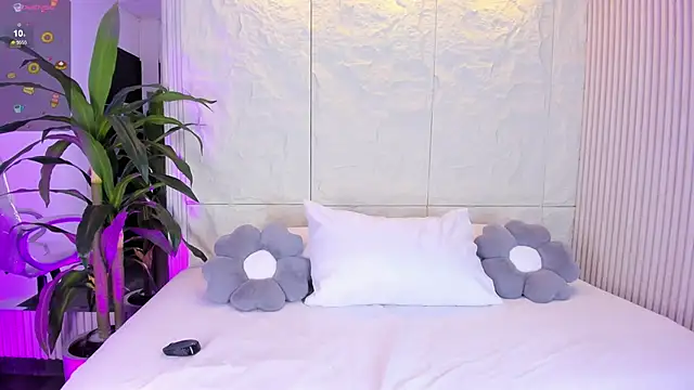 Snapshot of AnahinClar chatting on April 15, 2026, 12:10 pm AnahinClar online show from April 15, 2026, 12:10 pm