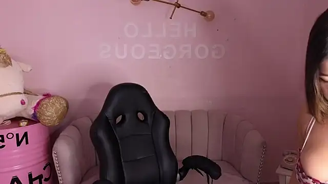 emmalee 01a online show from February 20, 2025, 10:48 am