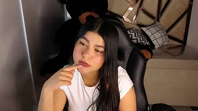 emmalee 01a online show from February 6, 2025, 10:58 am