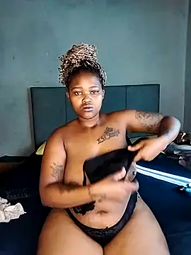 Snapshot of ThickPearlx23 chatting on April 29, 2026, 7:01 am ThickPearlx23 online show from April 29, 2026, 7:01 am