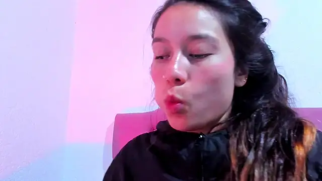 Snapshot of teffy_lee chatting on February 18, 2025, 8:36 pm teffy lee online show from February 18, 2025, 8:36 pm