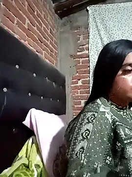 yovana13 online show from November 6, 2025, 7:34 am