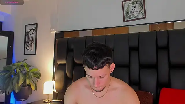 Snapshot of JadeSmiith_ chatting on October 14, 2025, 10:20 pm JadeSmiith online show from October 14, 2025, 10:20 pm