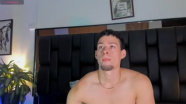 Snapshot of JadeSmiith_ chatting on November 28, 2025, 11:05 pm JadeSmiith online show from November 28, 2025, 11:05 pm