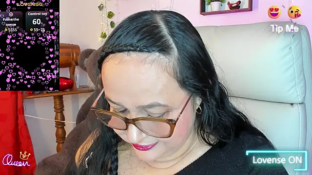 Snapshot of Gia_Nahomi chatting on April 25, 2026, 12:02 am Gia Nahomi online show from April 25, 2026, 12:02 am