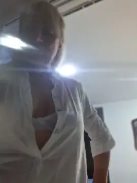 almaluna7 online show from April 3, 2026, 11:22 pm