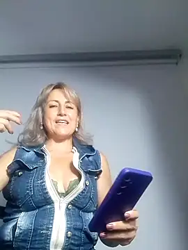 almaluna7 online show from October 19, 2025, 12:13 am