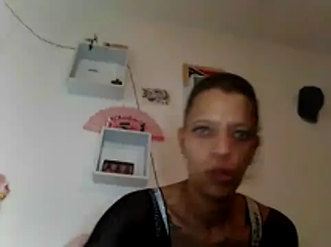 prettyblueeyes420 online show from June 8, 2026, 10:10 pm