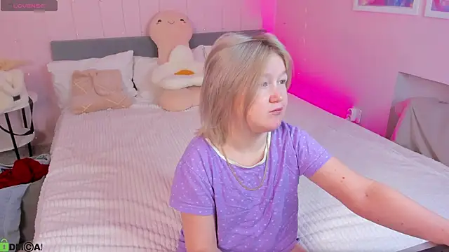 Sara Robinson online show from April 21, 2026, 2:47 am