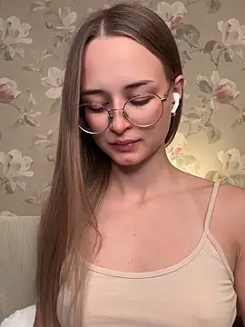 Tiffanyhunt online show from September 23, 2025, 2:24 pm