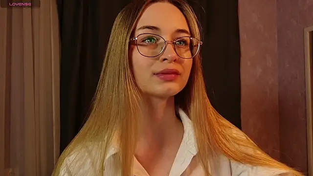 Snapshot of Tiffanyhunt chatting on April 3, 2026, 3:07 pm Tiffanyhunt online show from April 3, 2026, 3:07 pm