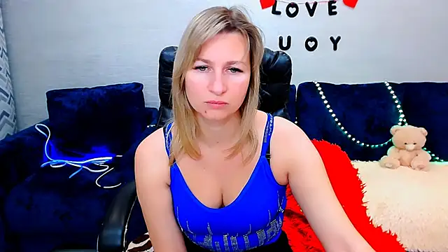 Snapshot of Incredible_Ariela chatting on September 17, 2025, 9:44 am Incredible Ariela online show from September 17, 2025, 9:44 am