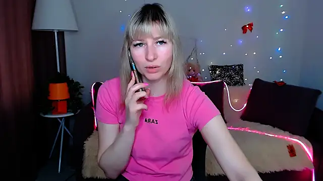Snapshot of Incredible_Ariela chatting on March 16, 2025, 11:05 am Incredible Ariela online show from March 16, 2025, 11:05 am