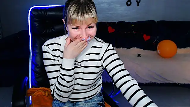 Snapshot of Incredible_Ariela chatting on March 7, 2025, 1:29 pm Incredible Ariela online show from March 7, 2025, 1:29 pm
