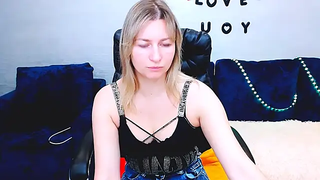 Snapshot of Incredible_Ariela chatting on October 7, 2025, 9:54 am Incredible Ariela online show from October 7, 2025, 9:54 am